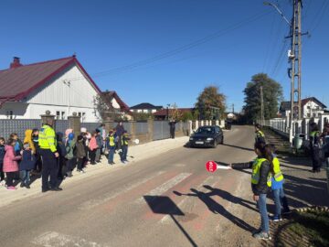 Peste 3.500 de elevi au participat la acțiuni de prevenire a accidentelor, organizate de Poliție