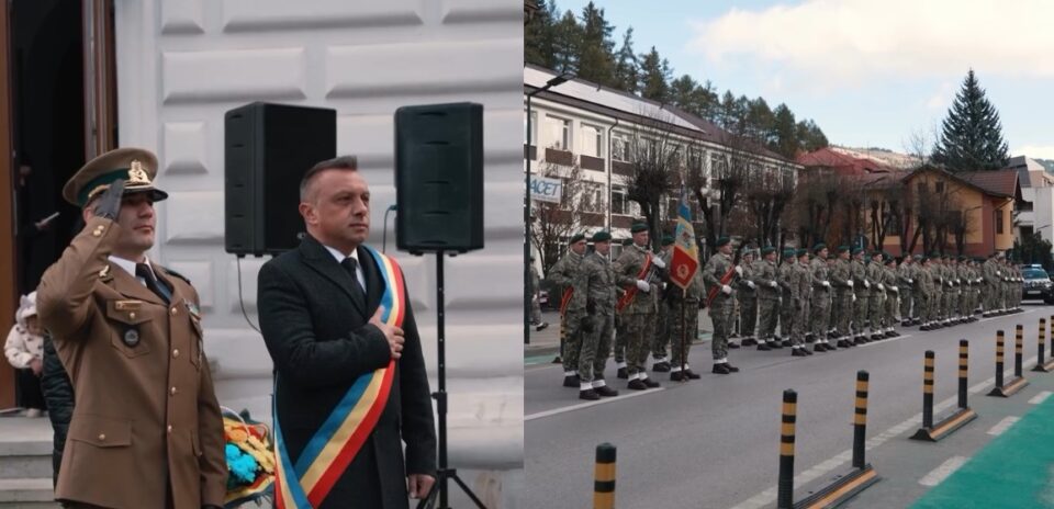 Momente emoționante la Vatra Dornei de Ziua Armatei Române, militarii cântând Imnul Național alături de dornenii prezenți la ceremonie Momente emoționante la Vatra Dornei de Ziua Armatei Române, militarii cântând Imnul Național alături de dornenii prezenți la ceremonie