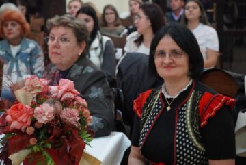 Candele aprinse în palma timpului – lumină și dăruire în inima Bucovinei