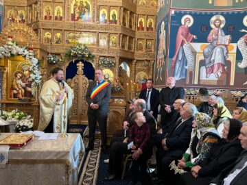 „Nunta de aur” a 24 de familii din Șcheia, celebrată de administrația locală și Biserică