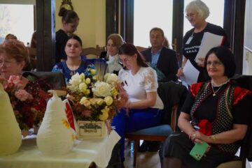 Candele aprinse în palma timpului – lumină și dăruire în inima Bucovinei