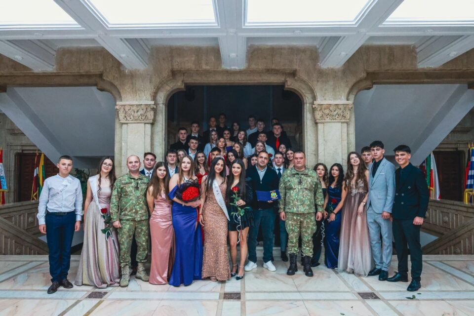 Seară de bal mascat, la Balul Bobocilor de la Colegiul Național Militar „Ștefan cel Mare” Seară de bal mascat, la Balul Bobocilor de la Colegiul Național Militar „Ștefan cel Mare”