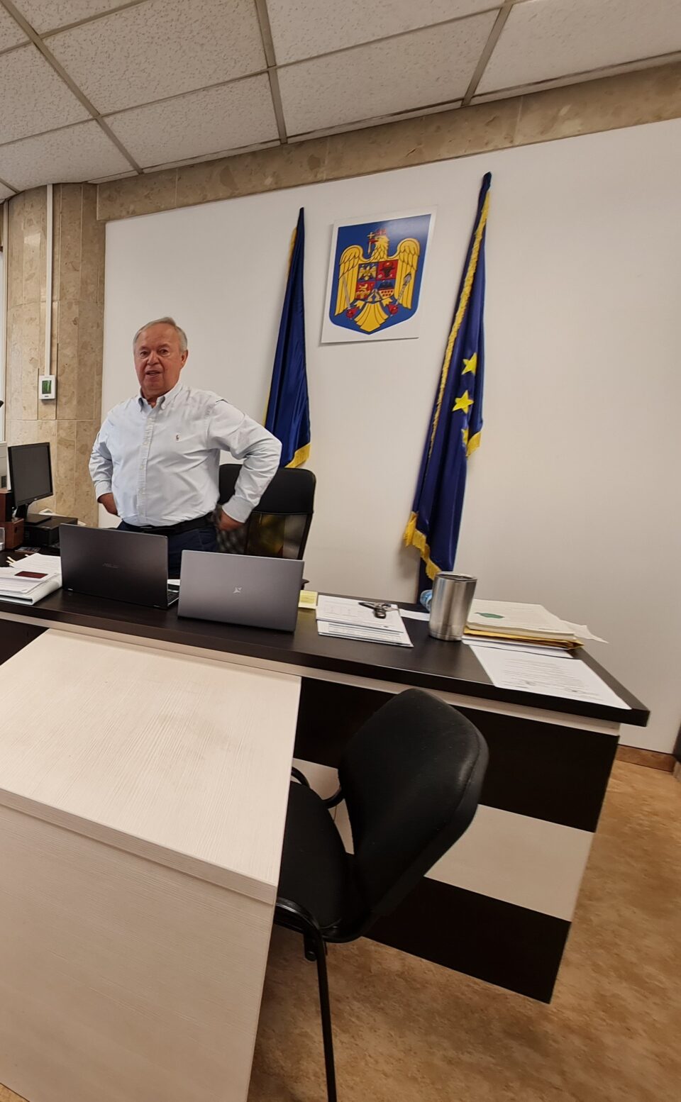 Dan Nichiforel a demisionat din funcția de consilier al primarului Rîmbu și a rămas pe post onorific Dan Nichiforel a demisionat din funcția de consilier al primarului Rîmbu și a rămas pe post onorific
