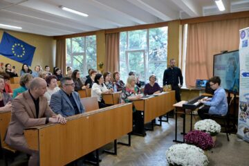 Cei doi vicepreședinți ai Consiliului Județean s-au reîntors, la moment aniversar, în băncile colegiului unde au fost elevi
