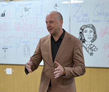 Cei doi vicepreședinți ai Consiliului Județean s-au reîntors, la moment aniversar, în băncile colegiului unde au fost elevi