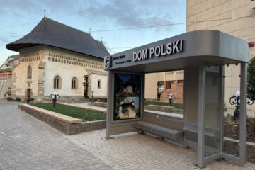 Stație de autobuz pentru transportul metropolitan, amenajată la Dom Polski