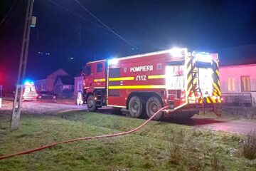 Incendiu cu pagube de 200.000 de lei la o gospodărie din comuna Mălini Incendiu cu pagube de 200.000 de lei la o gospodărie din comuna Mălini