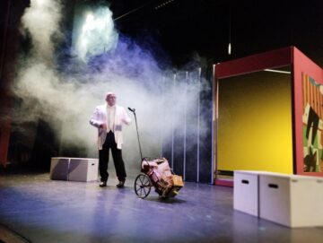 Un spectacol complex, polifonic, avangardist: „Cabaretul cuvintelorˮ, la Teatrul Municipal „Matei Vișniec” din Suceava