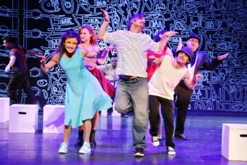 Un spectacol complex, polifonic, avangardist: „Cabaretul cuvintelorˮ, la Teatrul Municipal „Matei Vișniec” din Suceava