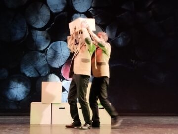 Un spectacol complex, polifonic, avangardist: „Cabaretul cuvintelorˮ, la Teatrul Municipal „Matei Vișniec” din Suceava