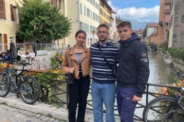 Cei trei studenți ai USV, beneficiari ai sejurului în Franța Cei trei studenți ai USV, beneficiari ai sejurului în Franța