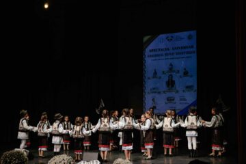 Spectacol folcloric aniversar susținut de Ansamblul „Suflet Bucovinean”, pe scena Teatrului „Matei Vișniec” Spectacol folcloric aniversar susținut de Ansamblul „Suflet Bucovinean”, pe scena Teatrului „Matei Vișniec”