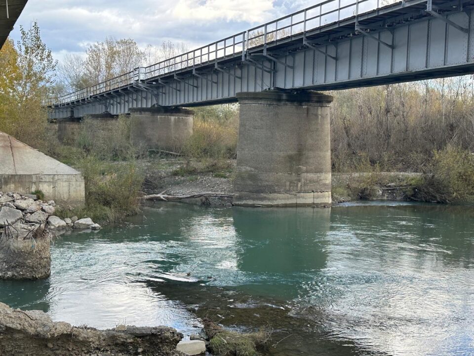 Podul de cale ferată de la Dornești, de peste râul Suceava, ar putea fi modernizat Podul de cale ferată de la Dornești, de peste râul Suceava, ar putea fi modernizat