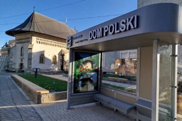 Prima stație amenajată pentru transportul metropolitan, cea de la Dom Polski – Biserica Învierii Prima stație amenajată pentru transportul metropolitan, cea de la Dom Polski – Biserica Învierii