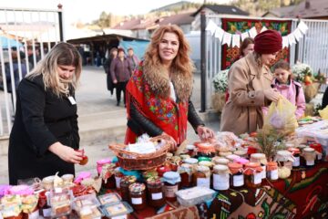 „Târgul Toamnei”, eveniment caritabil organizat de Liceul Tehnologic Moldovița pentru Ava Maria, o fetiță bolnavă