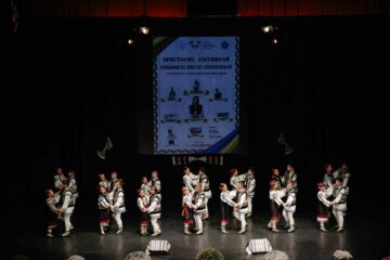 Spectacol folcloric aniversar susținut de Ansamblul „Suflet Bucovinean”, pe scena Teatrului „Matei Vișniec”