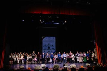 Spectacol folcloric aniversar susținut de Ansamblul „Suflet Bucovinean”, pe scena Teatrului „Matei Vișniec” Spectacol folcloric aniversar susținut de Ansamblul „Suflet Bucovinean”, pe scena Teatrului „Matei Vișniec”