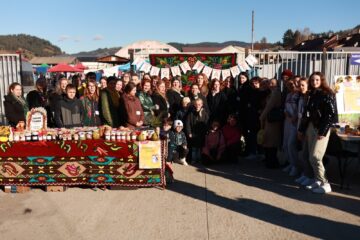 „Târgul Toamnei”, eveniment caritabil organizat de Liceul Tehnologic Moldovița pentru Ava Maria, o fetiță bolnavă