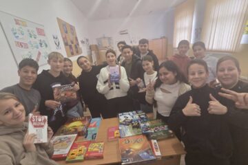 Elevi de la Știrbăț, premiați de Salvați Copiii, pentru lupta împotriva bullyingului Elevi de la Știrbăț, premiați de Salvați Copiii, pentru lupta împotriva bullyingului