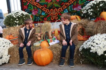 „Târgul Toamnei”, eveniment caritabil organizat de Liceul Tehnologic Moldovița pentru Ava Maria, o fetiță bolnavă