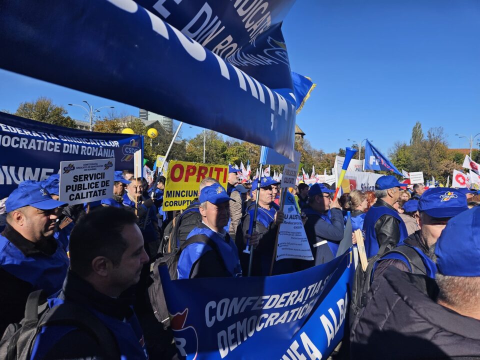 Angajați din învățământul sucevean, la protestul din Capitală, nemulțumiți față de tăierile din sistem