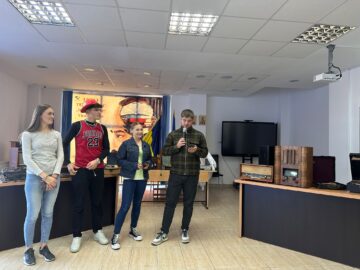 „Dansând prin timp”, o incursiune în istorie și cultura media, la Liceul Tehnologic din Vicovu de Sus