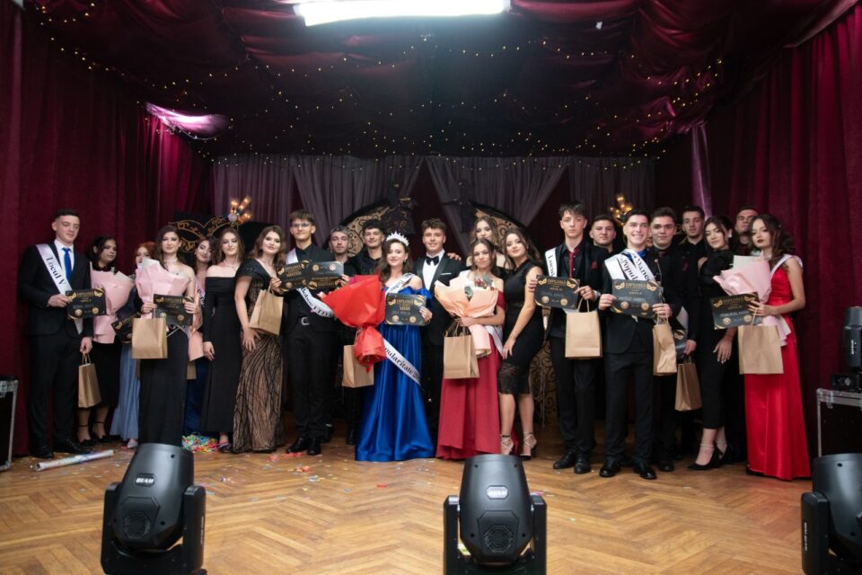 Balul Bobocilor 2025 – Midnight Masquerade la Liceul Teoretic „Iorgu Vârnav Liteanu” din Liteni: o seară de magie, rafinament și tinerețe