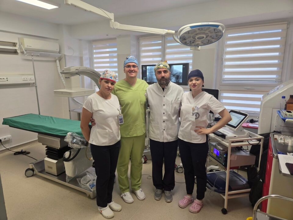 Doctorii Ciprian Mitric și Paul Boarescu și asistentele medicale Lăcrămioara Blanariu Lăcrămioara și Măriuca Azoicăi, desemnați „Echipa medicală a anului”