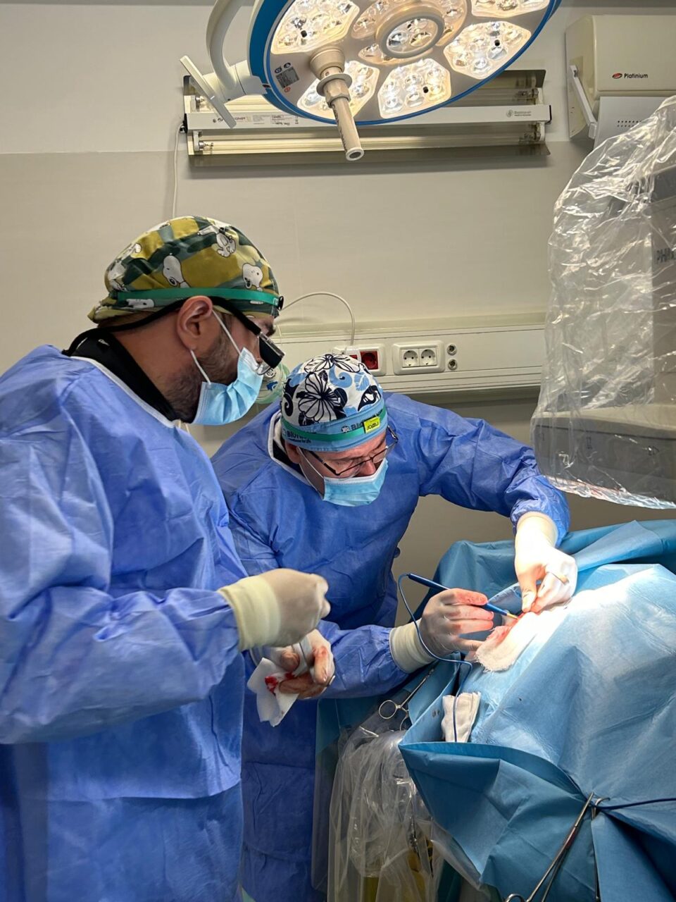 Doctorii Ciprian Mitric și Paul Boarescu și asistentele medicale Lăcrămioara Blanariu și Măriuca Azoicăi, desemnați „Echipa medicală a anului”