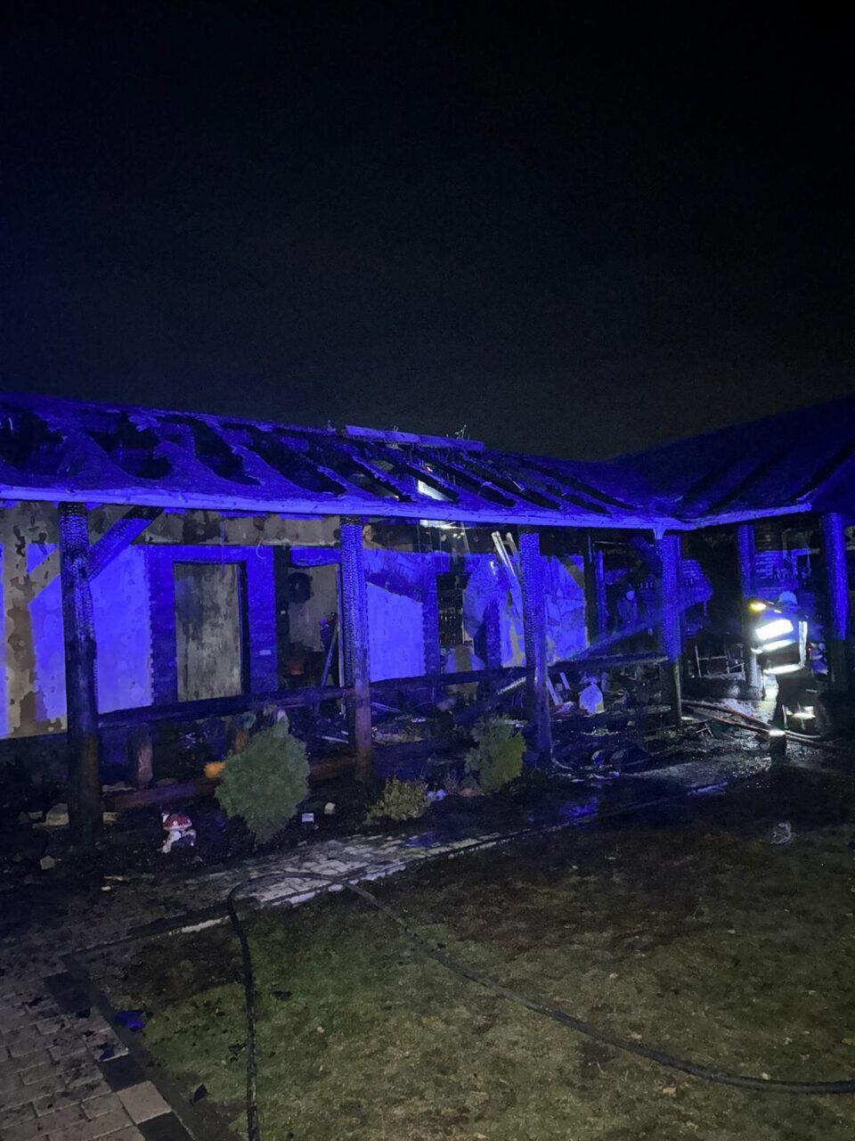 Gospodărie afectată de un incendiu plecat de la jarul căzut din centrala termică