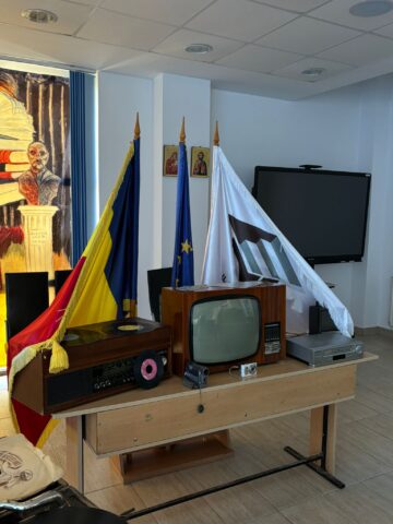 „Dansând prin timp”, o incursiune în istorie și cultura media, la Liceul Tehnologic din Vicovu de Sus