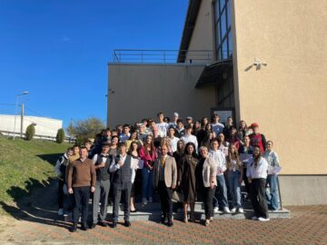 „Dansând prin timp”, o incursiune în istorie și cultura media, la Liceul Tehnologic din Vicovu de Sus