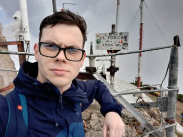 Un sucevean de 23 de ani, concurent de succes la emisiunea „Câștigă România!”, de la TVR 2