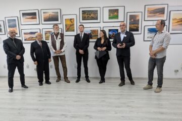 „Bucovina – Pe dealuri neumblate IV”, 30 de fotografii, 21 de expozanți, la Galeria de artă Zamca