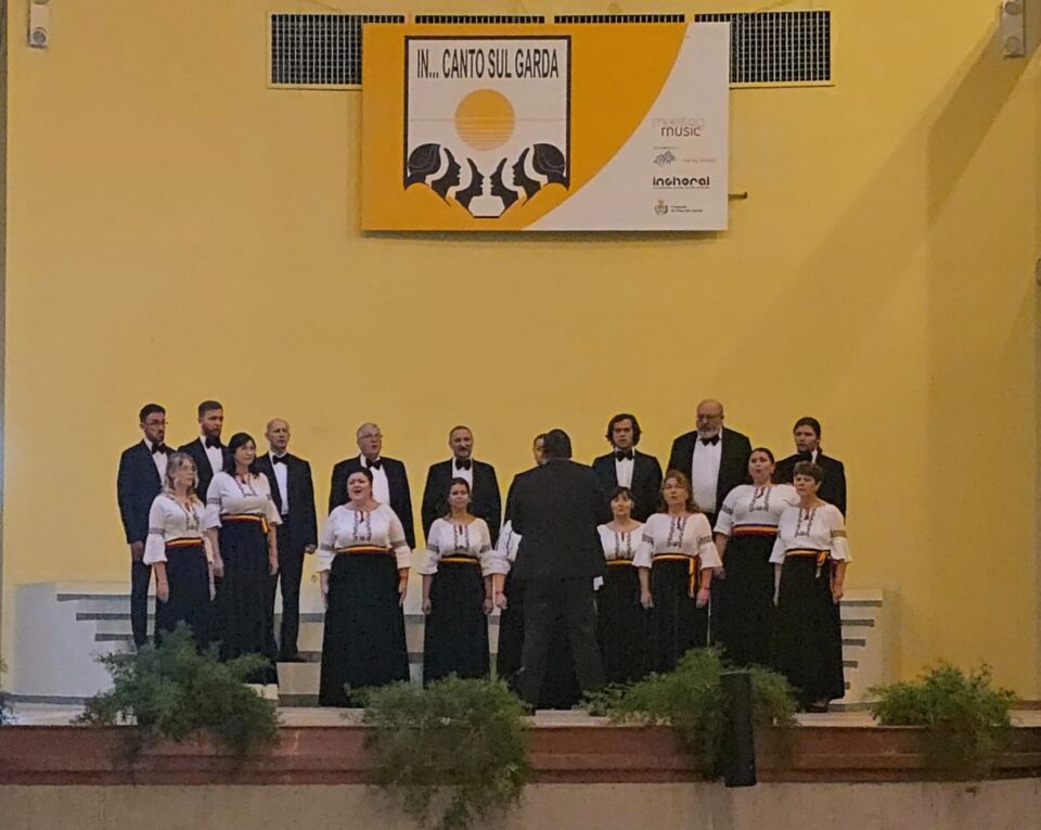 Corala „Armonii Fălticenene” a obținut medalie de aur la Festivalul „În… Canto sul Garda”, desfășurat în Italia