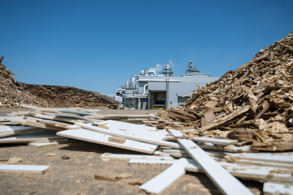 EGGER România a atins pragul de 1 milion de tone de lemn reciclat colectat prin rețeaua proprie de reciclare Timberpak