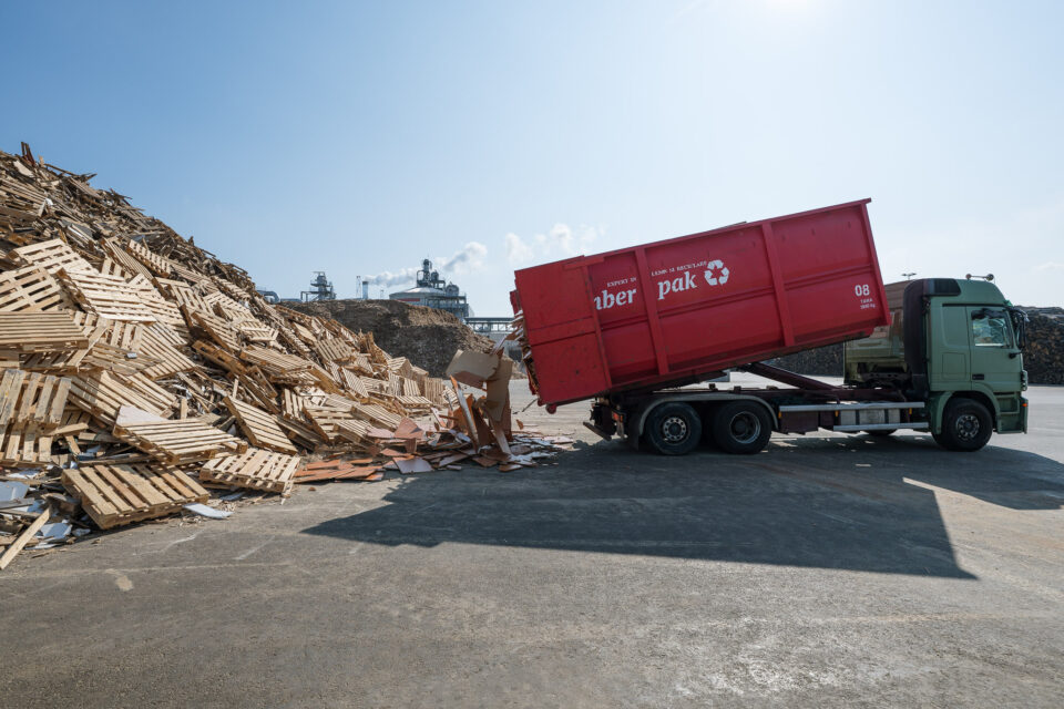 EGGER România a atins pragul de 1 milion de tone de lemn reciclat colectat prin rețeaua proprie de reciclare Timberpak