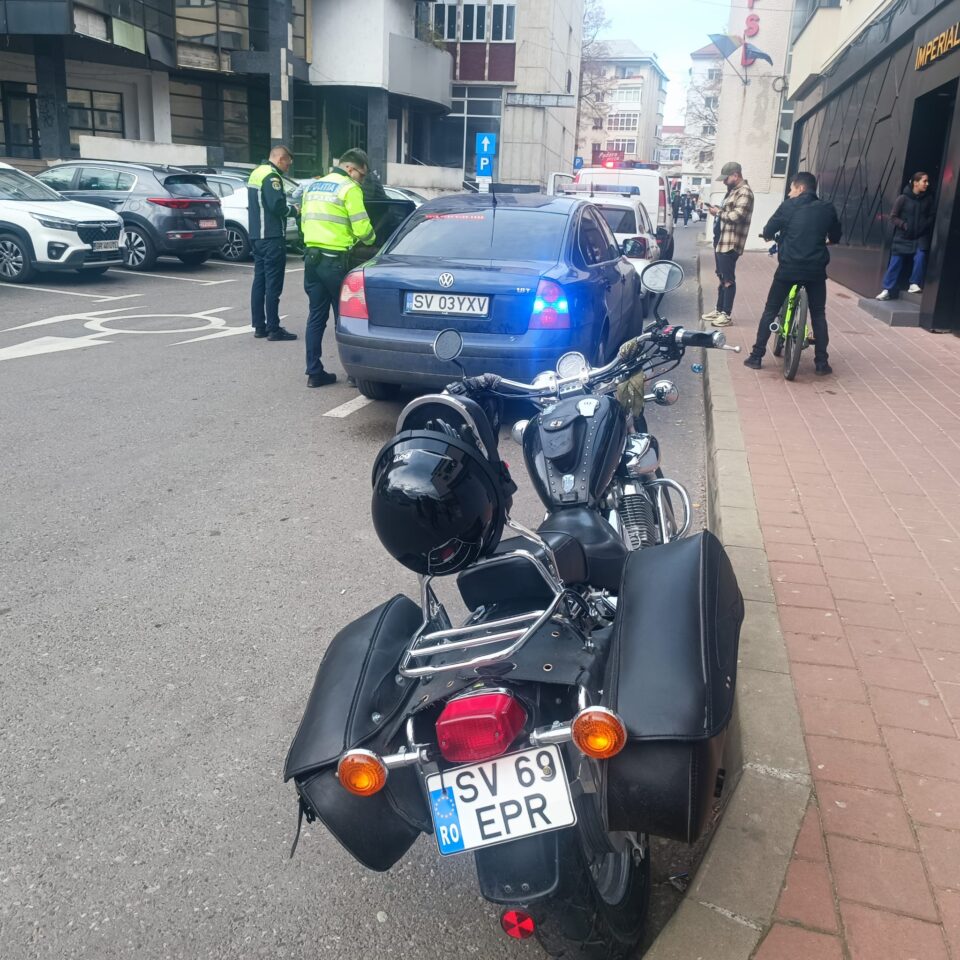 Motociclist rănit în sens giratoriu, în centrul Sucevei