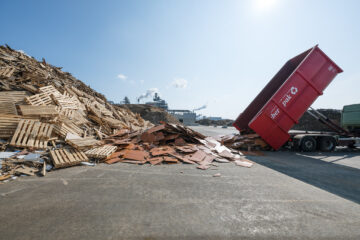 EGGER România a atins pragul de 1 milion de tone de lemn reciclat colectat prin rețeaua proprie de reciclare Timberpak EGGER România a atins pragul de 1 milion de tone de lemn reciclat colectat prin rețeaua proprie de reciclare Timberpak
