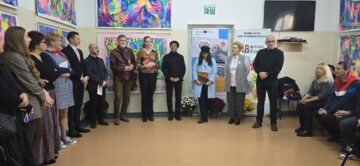 Expoziția „Terapia”, parte a proiectului „ROUAcare – Îmbunătățirea sistemului de sănătate mintală în zona de graniță Suceava”, deschisă până la sfârșitul lunii noiembrie