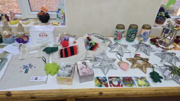 Expoziția „Terapia”, parte a proiectului „ROUAcare – Îmbunătățirea sistemului de sănătate mintală în zona de graniță Suceava”, deschisă până la sfârșitul lunii noiembrie