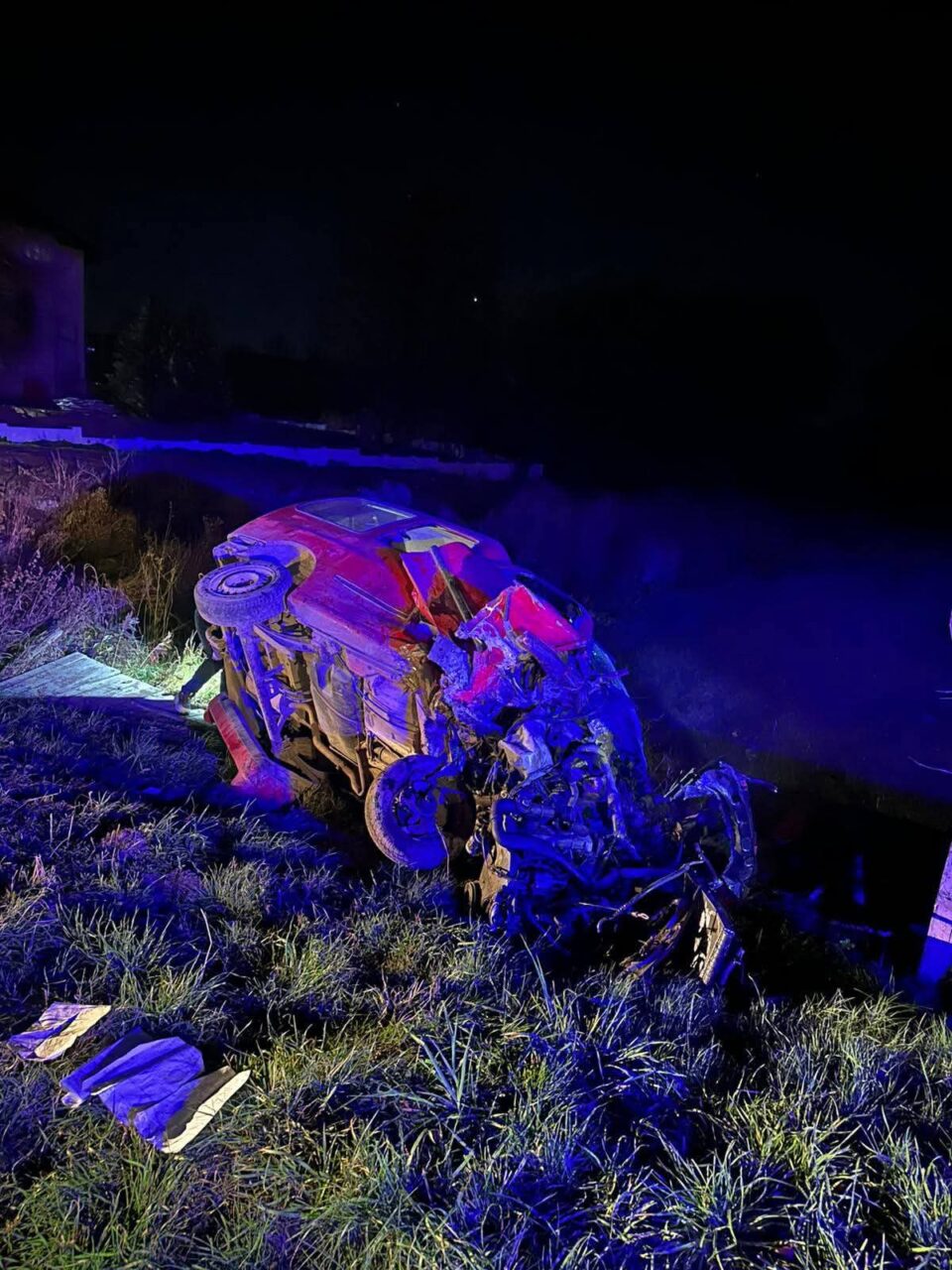 Beat și fără permis, a provocat un accident în timp ce fugea de polițiști, la volanul unei mașini furate Beat și fără permis, a provocat un accident în timp ce fugea de polițiști, la volanul unei mașini furate