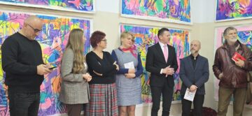 Expoziția „Terapia”, parte a proiectului „ROUAcare – Îmbunătățirea sistemului de sănătate mintală în zona de graniță Suceava”, deschisă până la sfârșitul lunii noiembrie