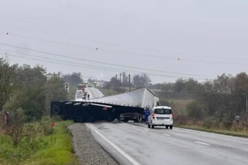 Ce facem cu inconștienții de pe tiruri? Ce facem cu inconștienții de pe tiruri?