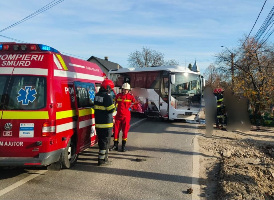 Accident cu implicarea unui autocar, la Vicovu de Sus
