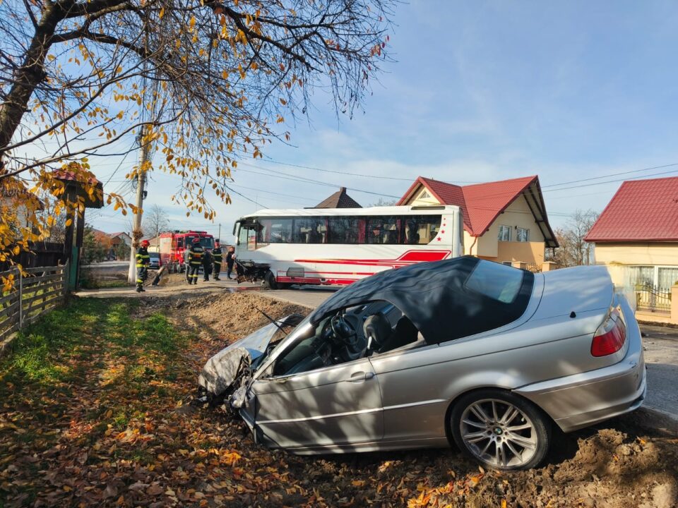 Accident cu implicarea unui autocar, la Vicovu de Sus Accident cu implicarea unui autocar, la Vicovu de Sus