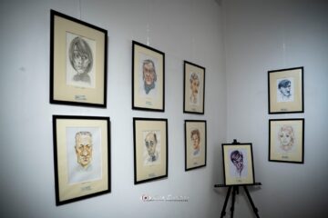 O impresionantă colecție de caricaturi realizate de artistul sucevean Ovidiu Stanciu a ajuns la Turda