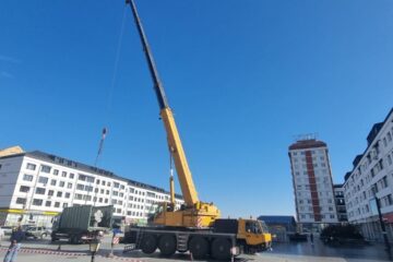 Pregătiri pentru montarea cupolei de lumini în centrul Sucevei