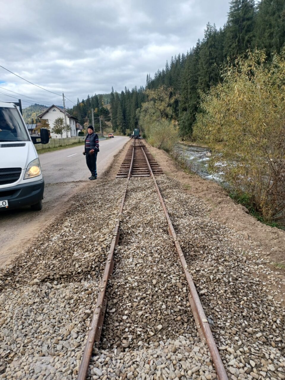 Înlocuirea șinelor de cale ferată cu șine de dimensiuni mari, pentru a asigura o siguranță sporită a circulației