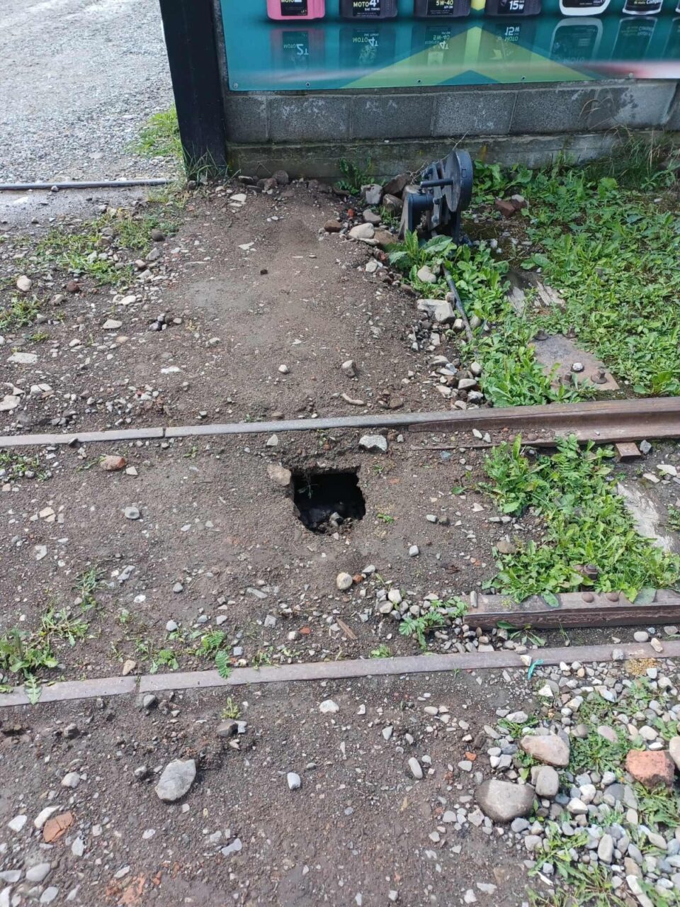 Terasament afectat în mod periculos pentru circulația trenurilor de călători